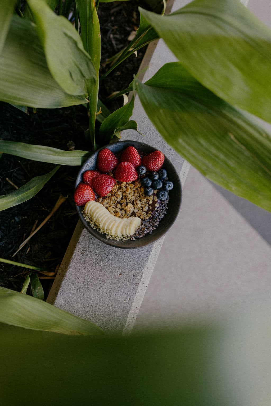 Açaí bowl with fresh fruit